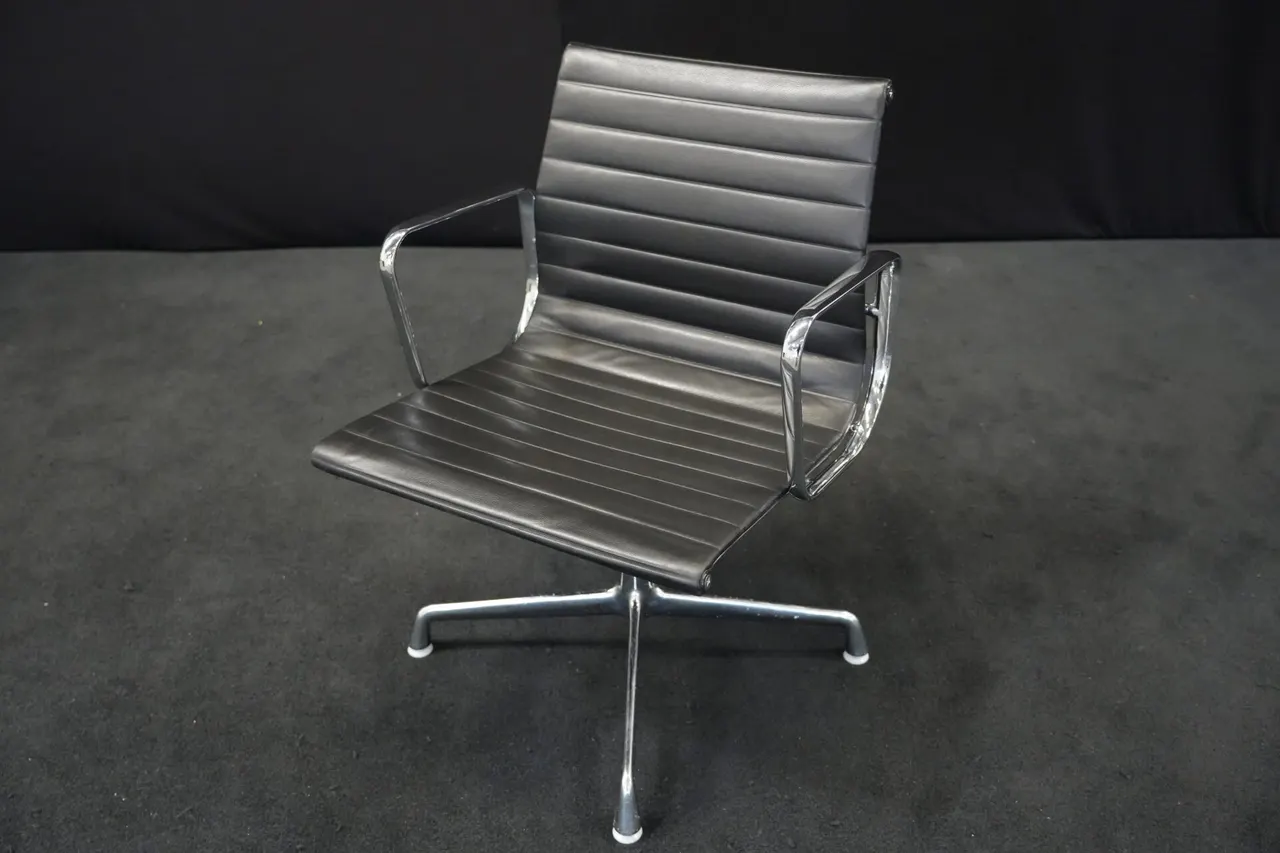 Herman Miller für Vitra – Leder / schwarz — Bild 1