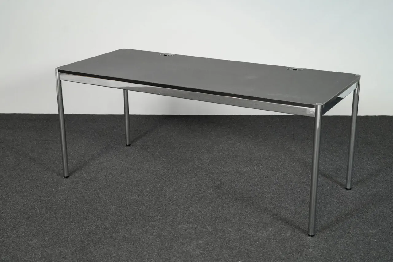 USM Haller Advanced Schreibtisch — Bild 1