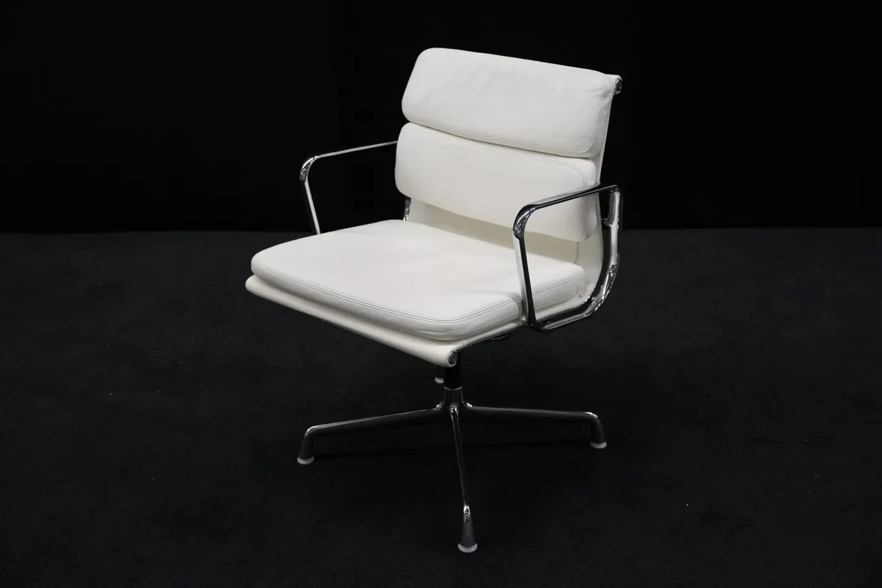 Herman Miller für Vitra | EA 207 Leder / Weiß / Creme — Bild 1