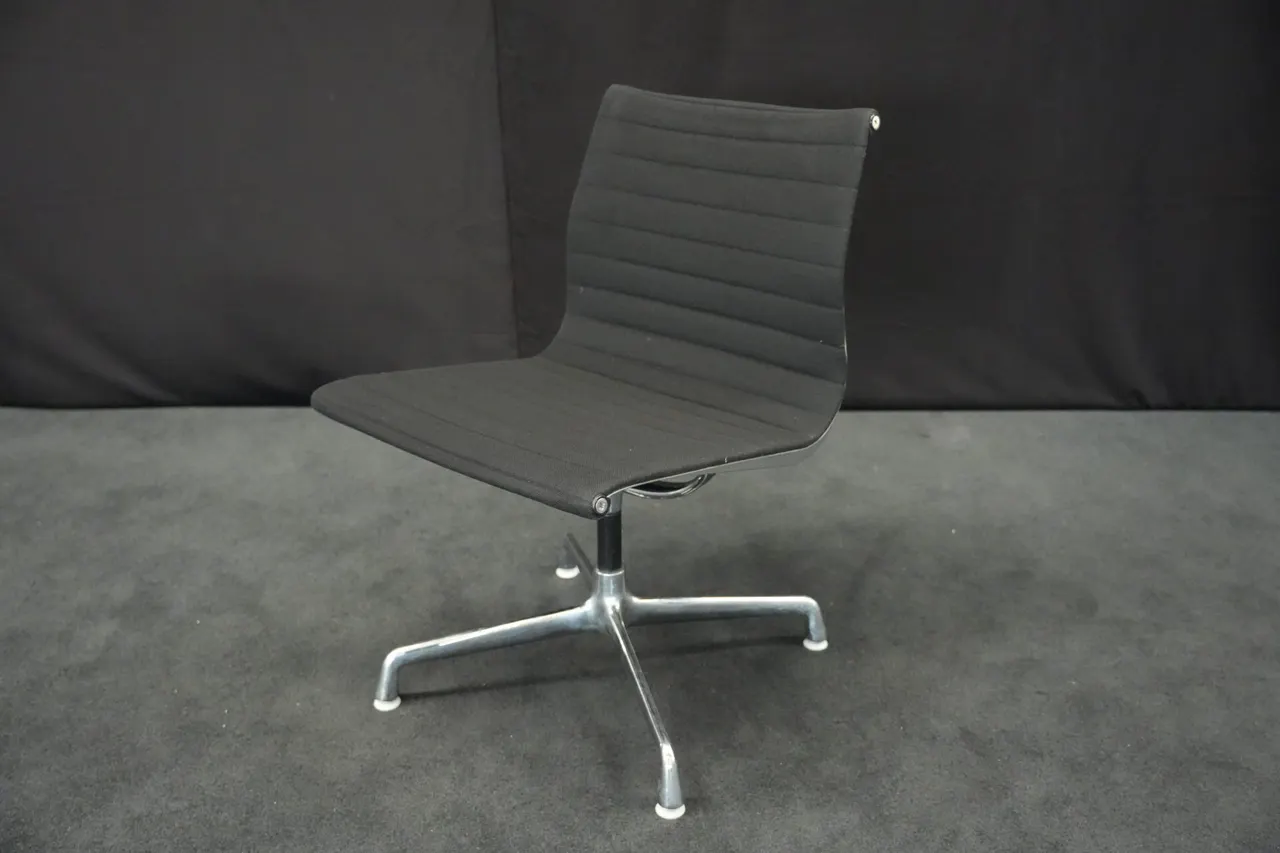 Herman Miller für Vitra EA 101 / schwarz — Bild 1