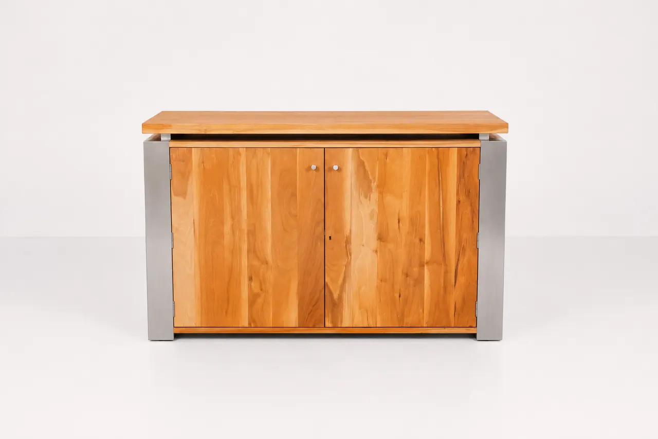 Schrank aus geöltem Holz & Metallgestell — Bild 1