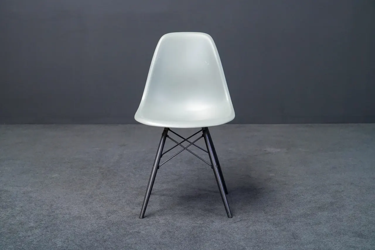 Vitra Plastic Chair DSW Kunststoff Türkis — Bild 1