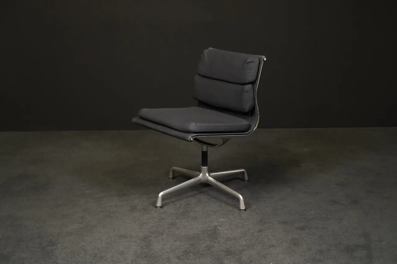 Vitra Drehstuhl ‚EA 205 Soft Pad‘ Stoff Schwarz — Bild 1