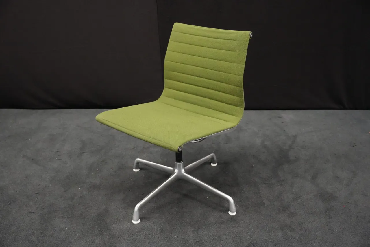 Herman Miller für Vitra – EA 101 / grün — Bild 1
