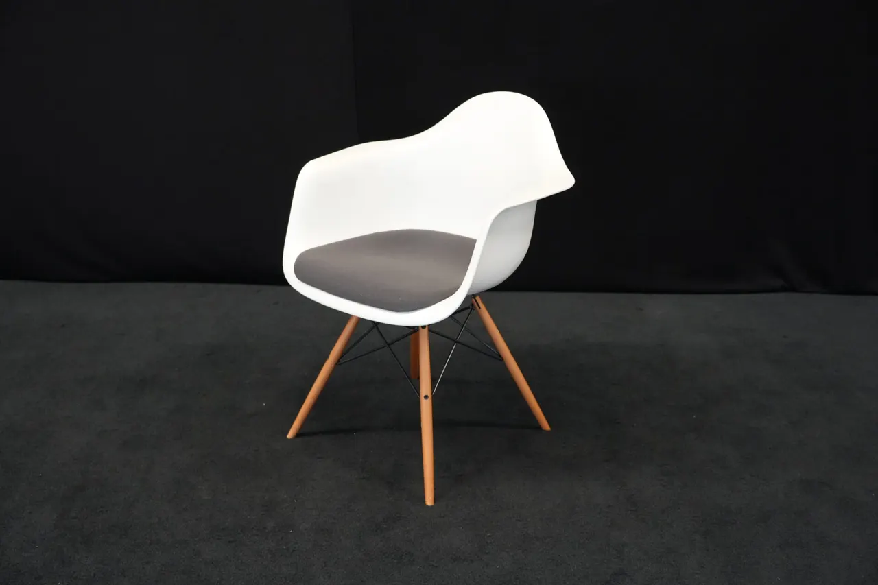 Eames Plastic Armchair RE DAW — Bild 1