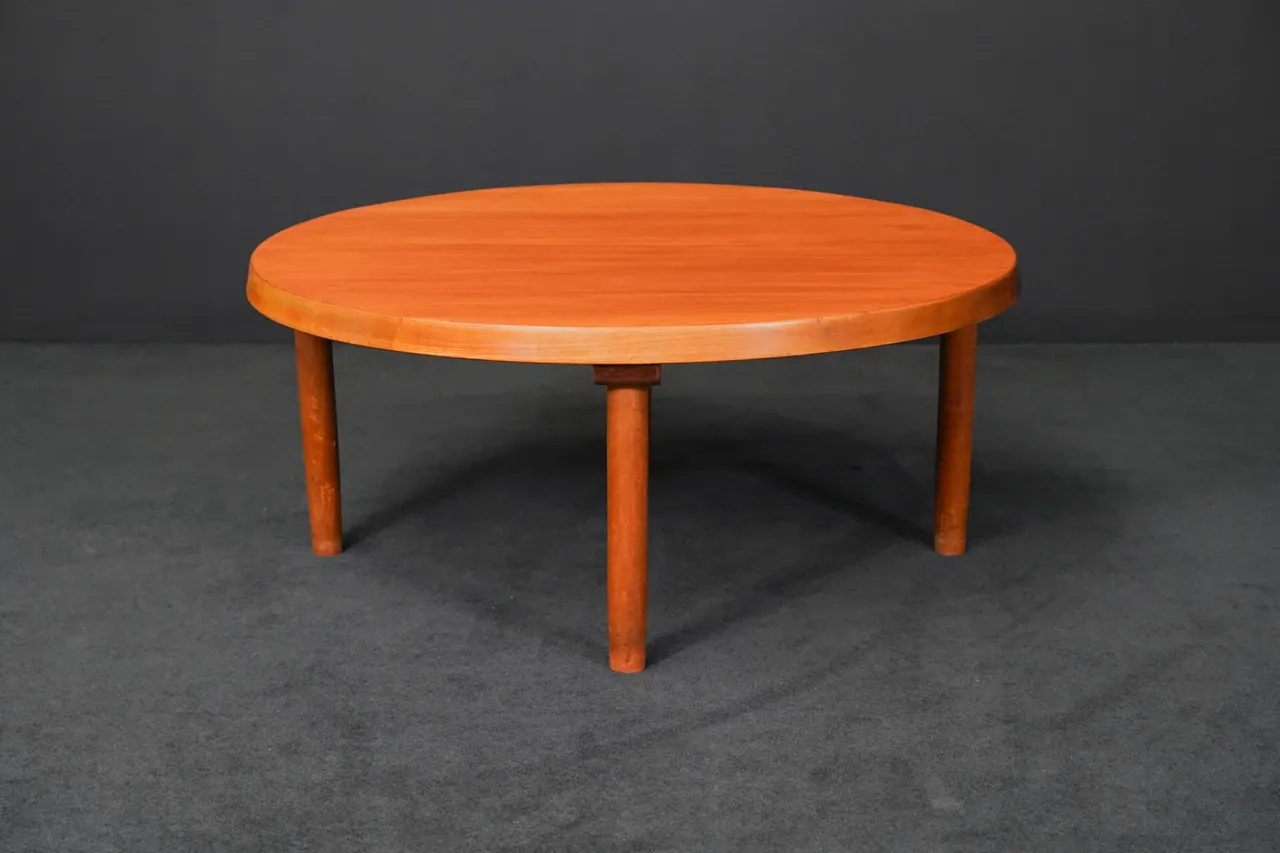 Tisch aus Teakholz — Bild 1