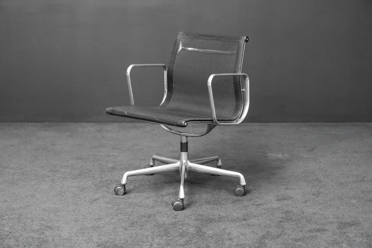 Vitra EA 107 Netz Schwarz — Bild 1