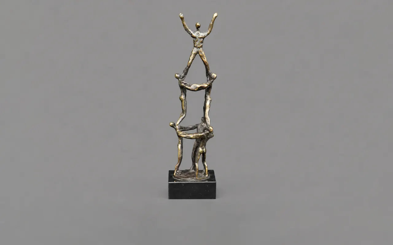 Skulptur „Gerard – Gemeinsam zum Erfolg“ — Bild 1