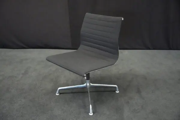 Herman Miller für Vitra | EA 101 / schwarz