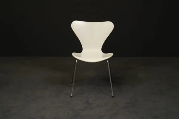 Fritz Hansen Stuhl ‚Serie 7‘ Hellgrau