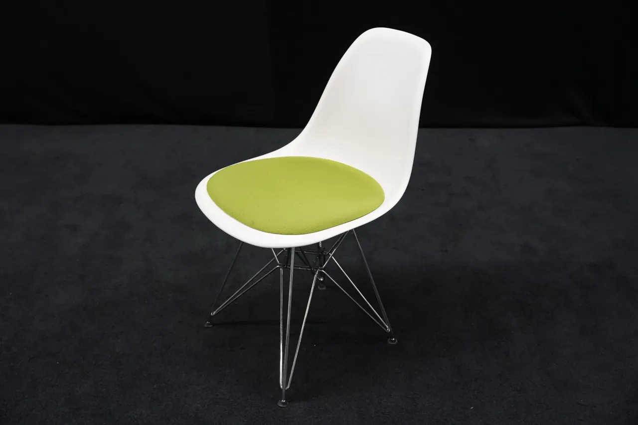 Vitra Plastic Side Chair RE DSR — Bild 1