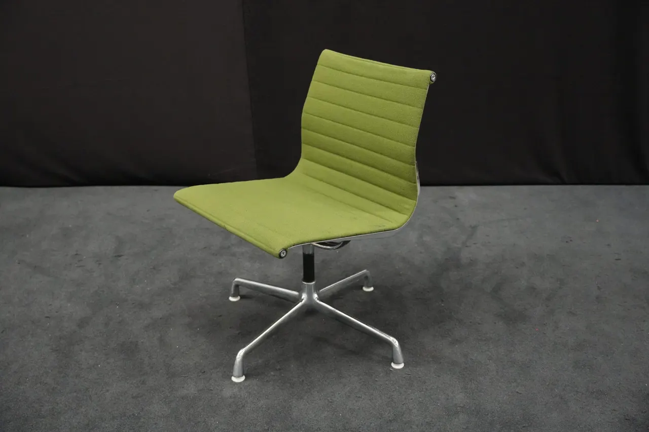 Herman Miller für Vitra – EA 101 / grün — Bild 1