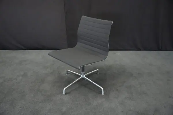 Herman Miller für Vitra EA 101 / schwarz