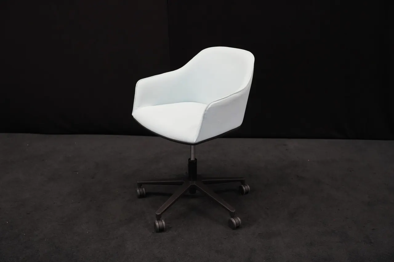 Vitra Softshell Chair / Hellblau — Bild 1