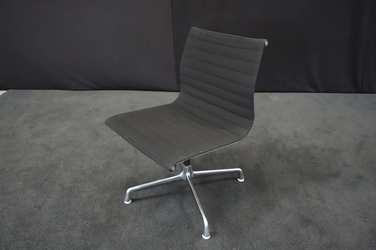 Herman Miller für Vitra | EA 101 / schwarz — Bild 1