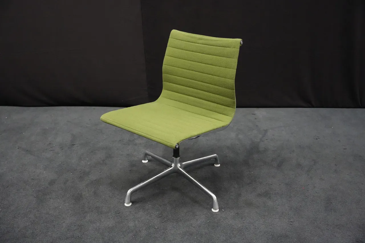 Herman Miller für Vitra – EA 101 / grün — Bild 1