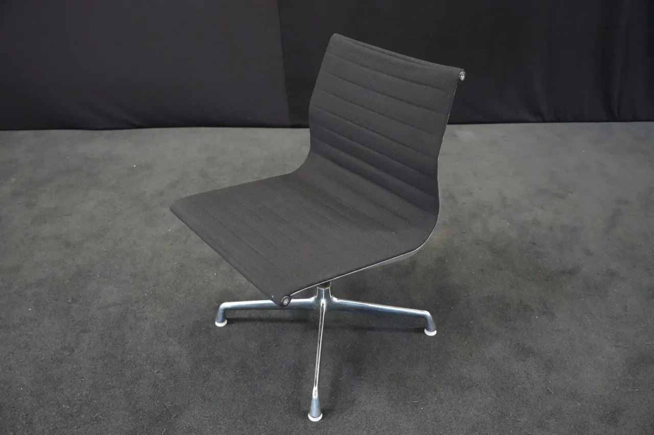 Herman Miller für Vitra | EA 101 / schwarz — Bild 1