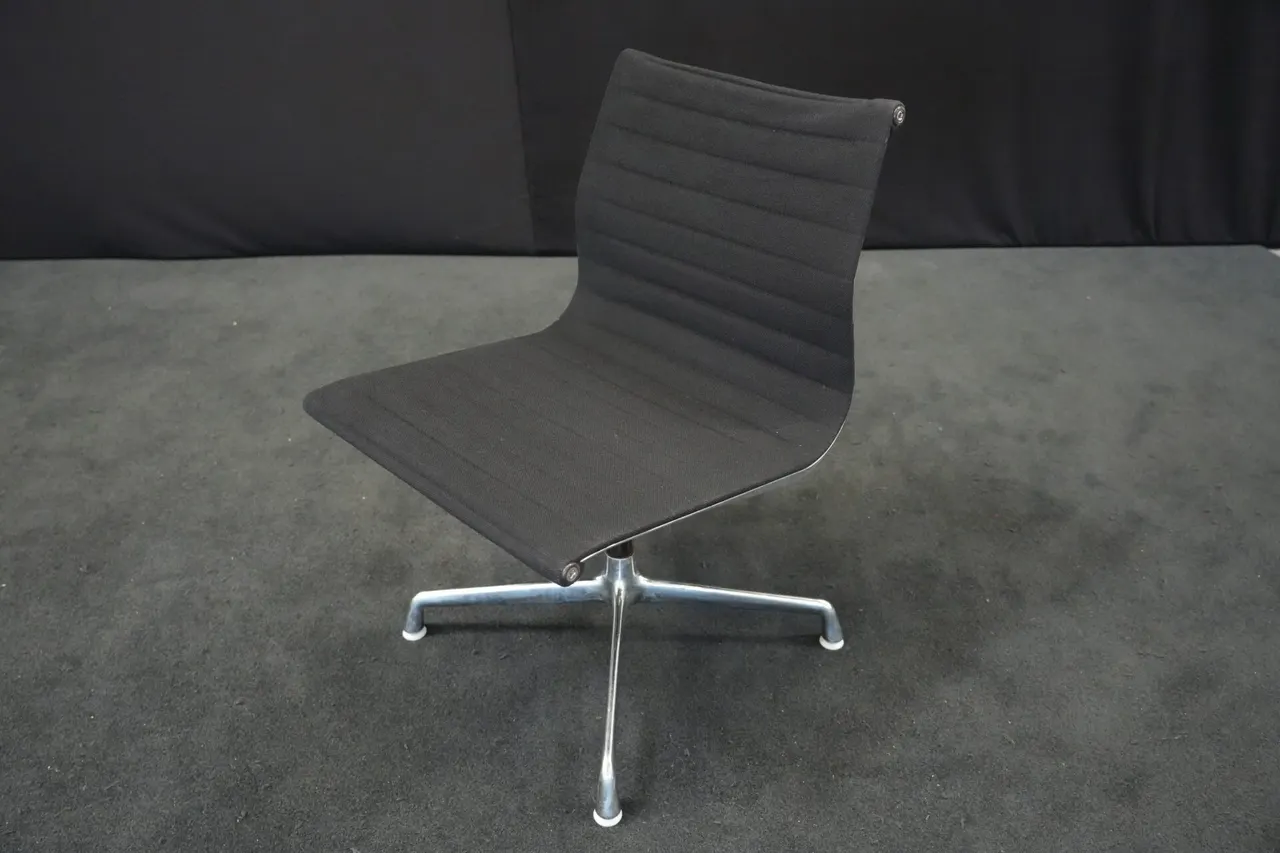 Herman Miller für Vitra | EA 101 / schwarz — Bild 1