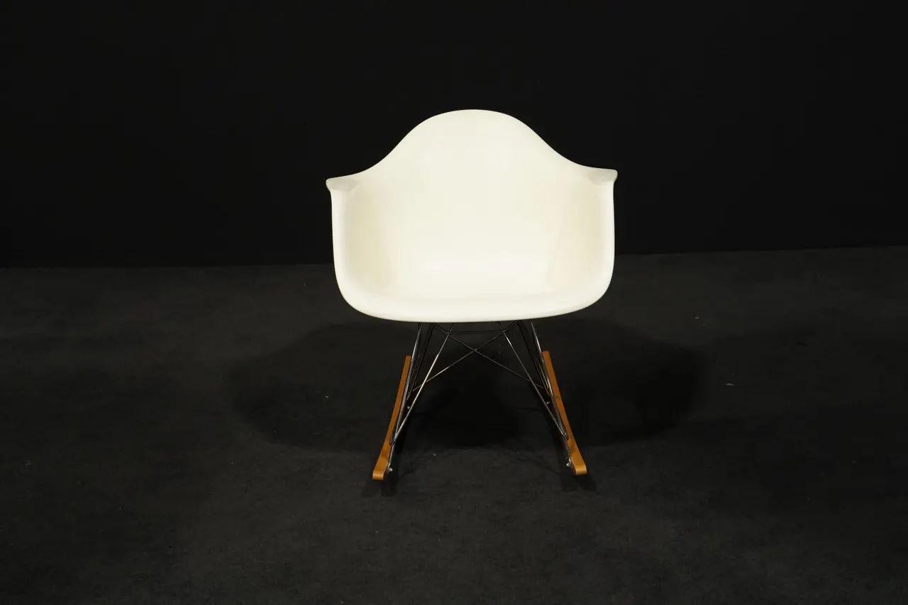 Vitra Besucherstuhl ‚RE RAR‘ Kunststoff Weiß — Bild 1