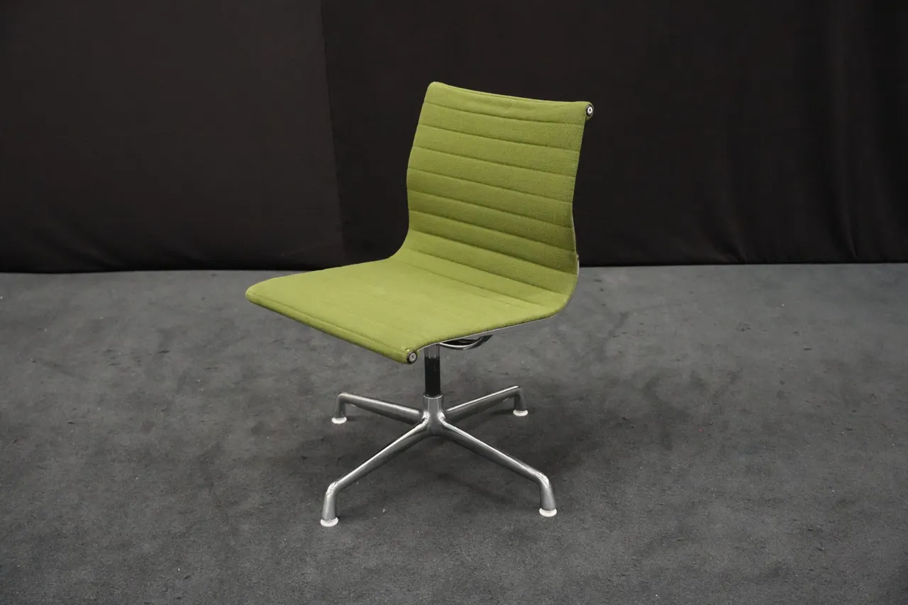 Herman Miller für Vitra – EA 101 / grün — Bild 1