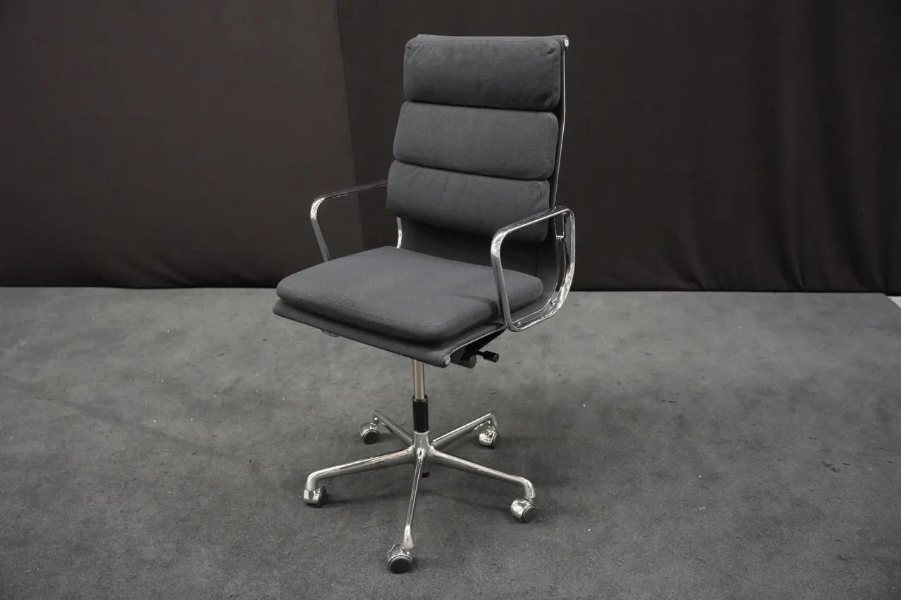 Vitra Soft Pad Chair EA 219 / schwarz — Bild 1