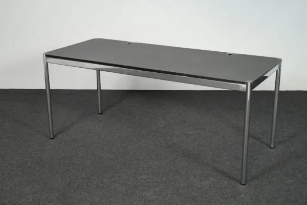 USM Haller Advanced Schreibtisch