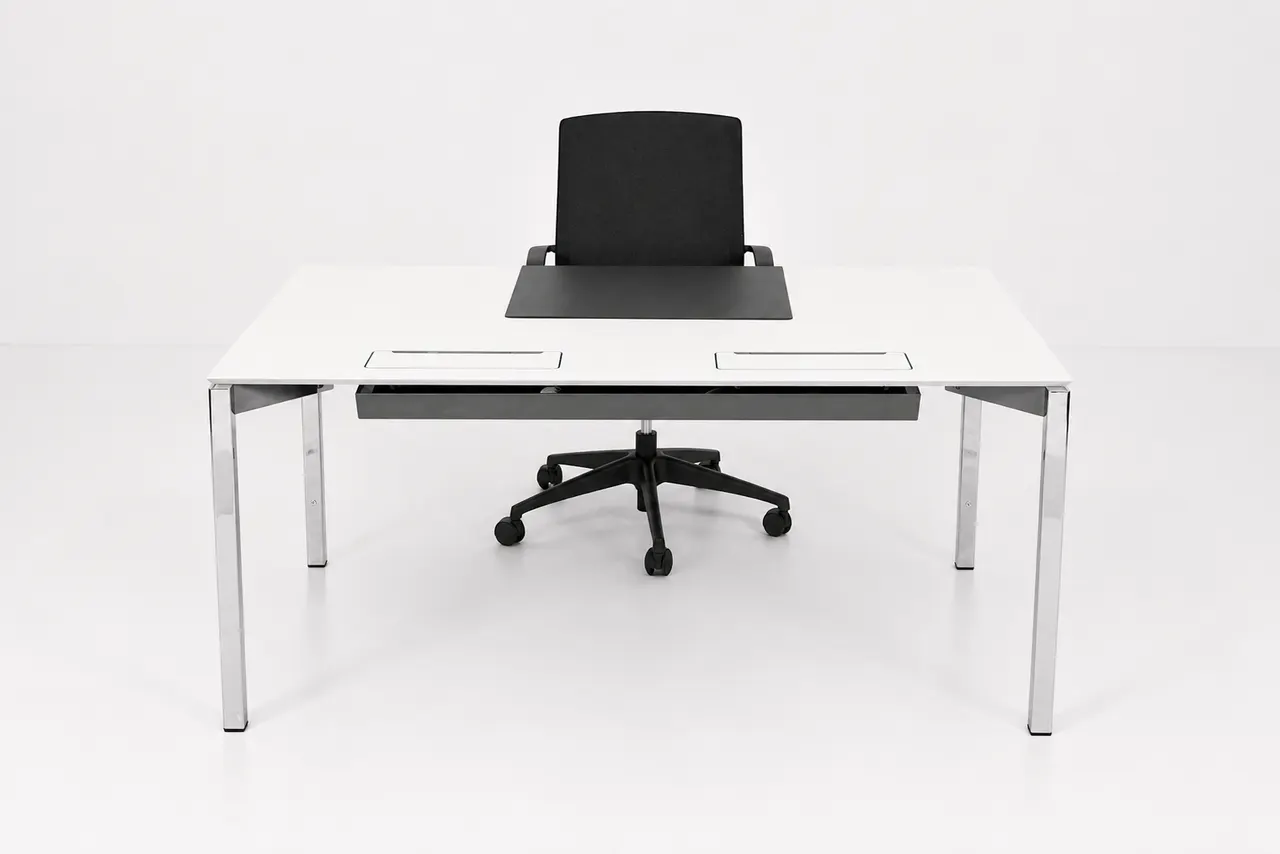 Dobergo Figata Schreibtisch + Mayer Bürodrehstuhl — Bild 1