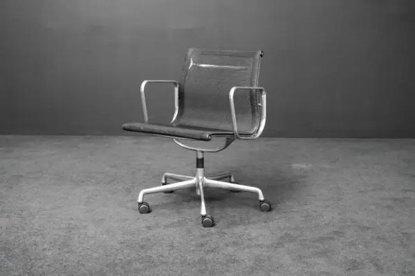 Vitra EA 107 Netz Schwarz