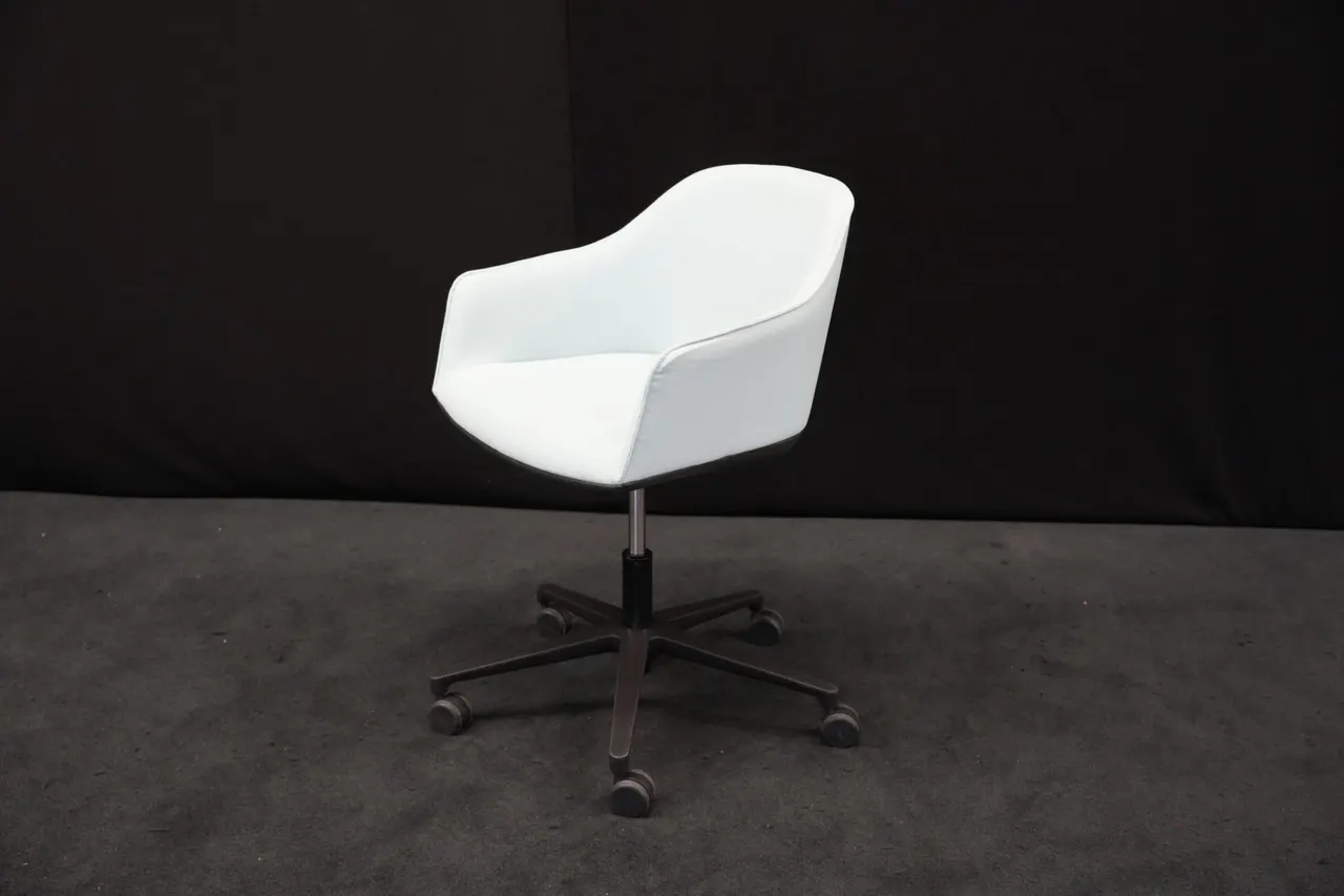 Vitra Softshell Chair / Hellblau — Bild 1