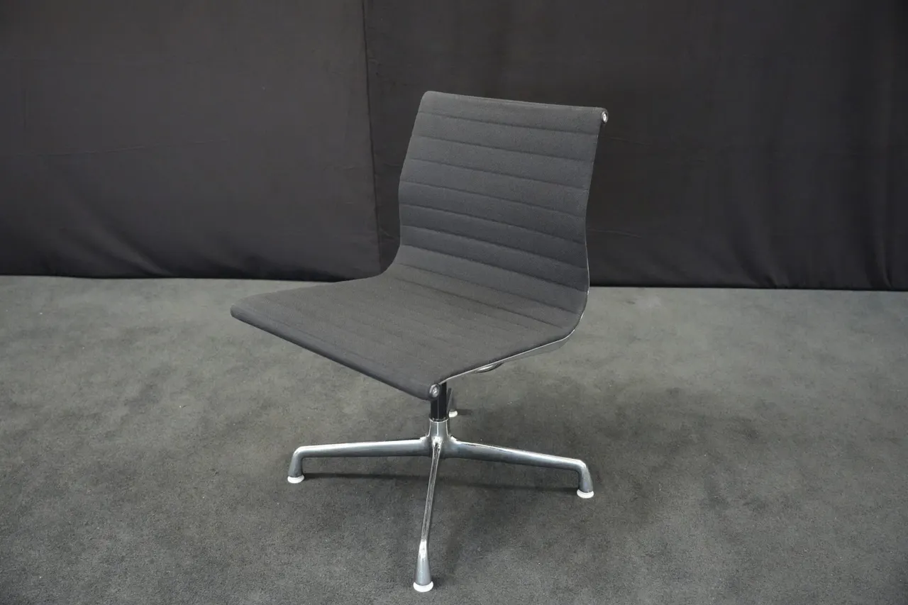 Herman Miller für Vitra | EA 101 / schwarz — Bild 1