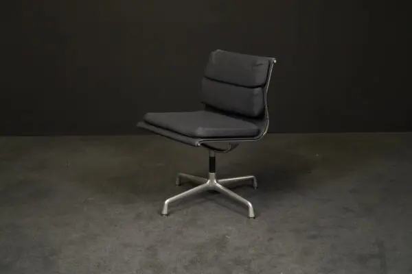 Vitra Drehstuhl ‚EA 205 Soft Pad‘ Stoff Schwarz
