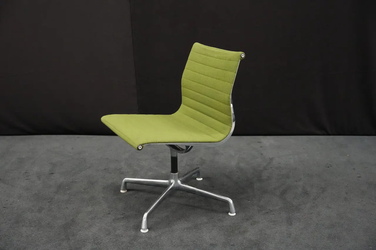 Herman Miller für Vitra – EA 101 / grün — Bild 1