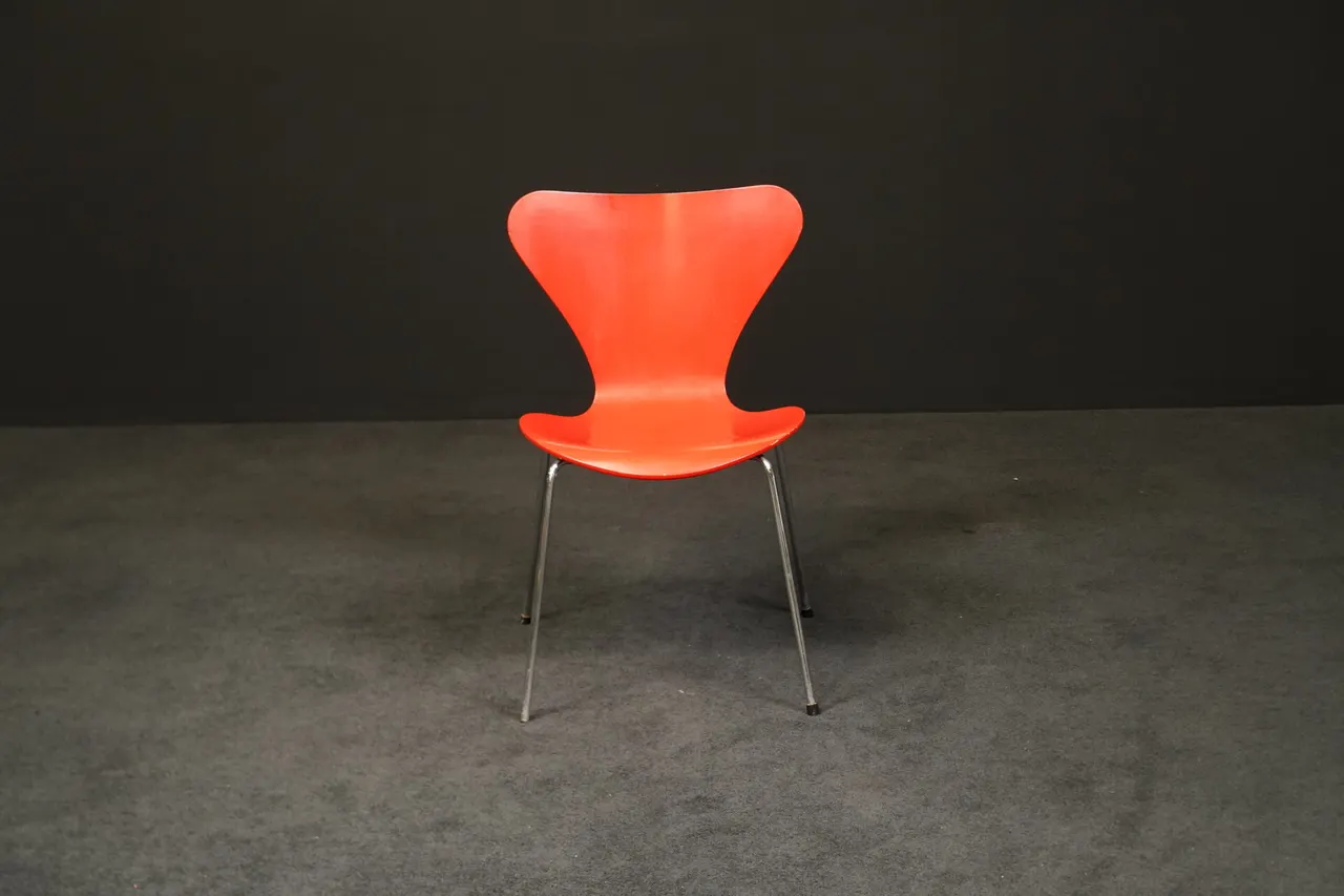 Fritz Hansen Stuhl ‚Serie 7‘ Rot — Bild 1