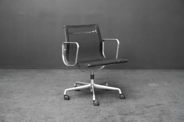 Vitra EA 107 Netz Schwarz