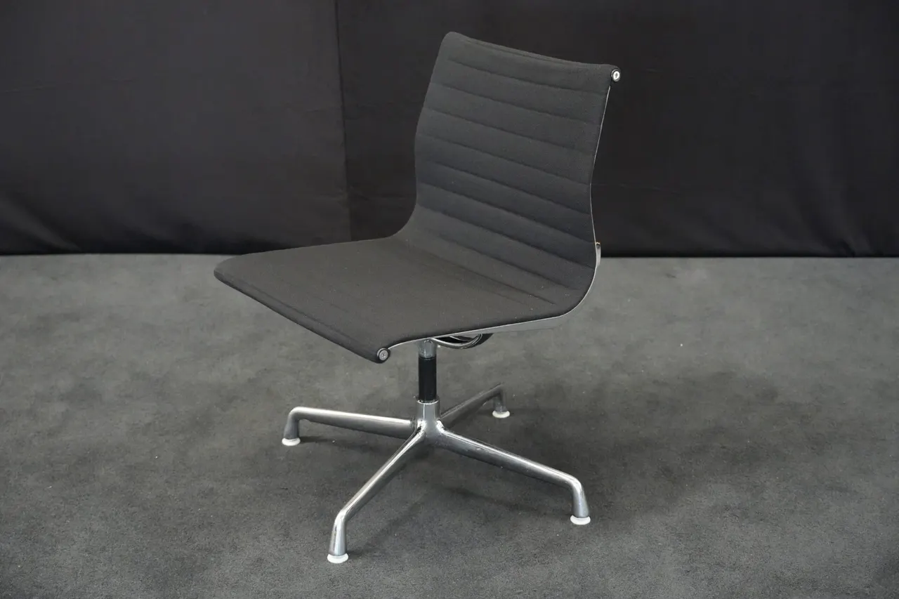 Herman Miller für Vitra | EA 101 / schwarz — Bild 1