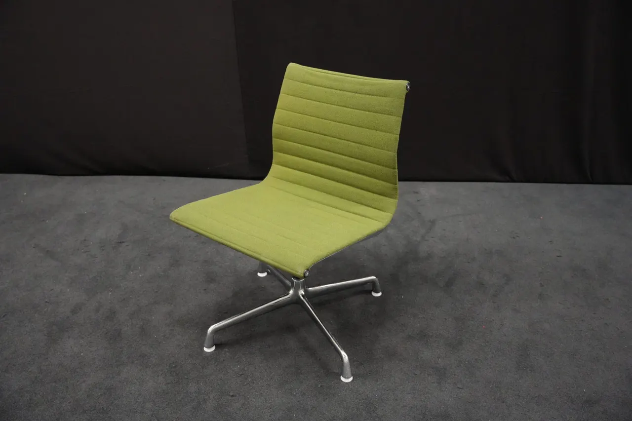 Herman Miller für Vitra – EA 101 / grün — Bild 1
