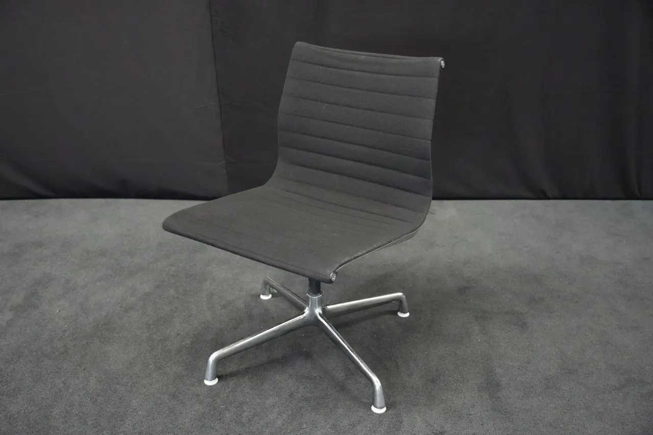 Herman Miller für Vitra | EA 101 / schwarz — Bild 1
