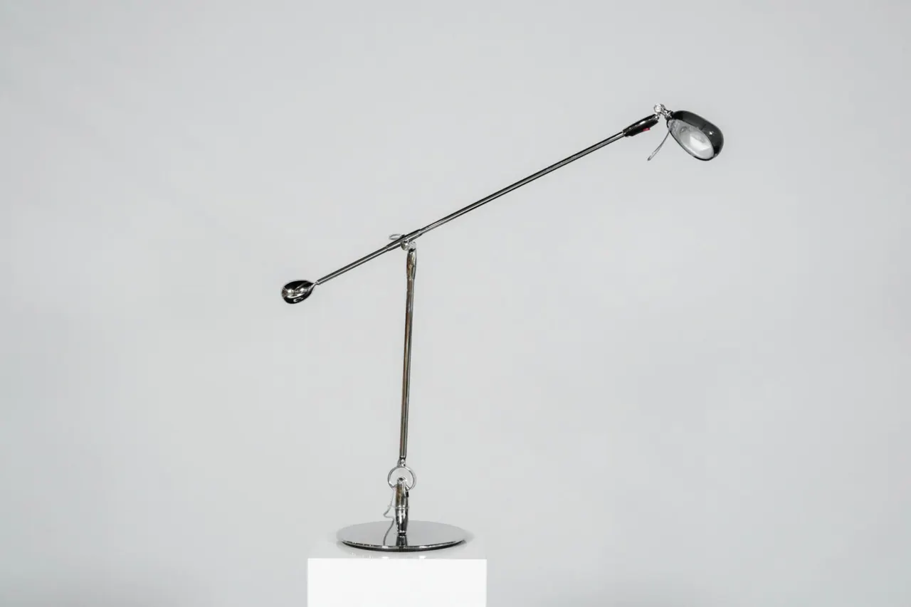 Verchromte Tischlampe — Bild 1