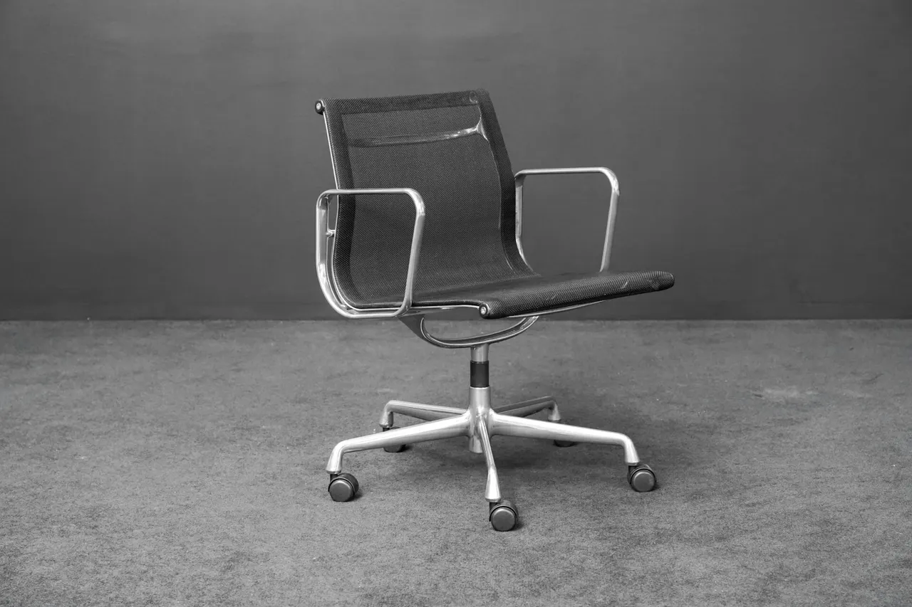 Vitra EA 107 Netz Schwarz — Bild 1