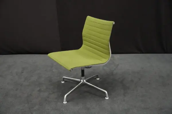 Herman Miller für Vitra – EA 101 / grün