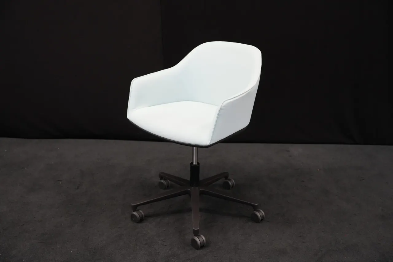 Vitra Softshell Chair / Hellblau — Bild 1