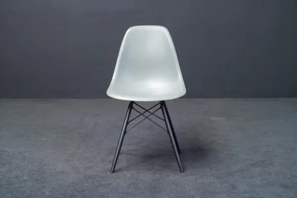 Vitra Plastic Chair DSW Kunststoff Türkis