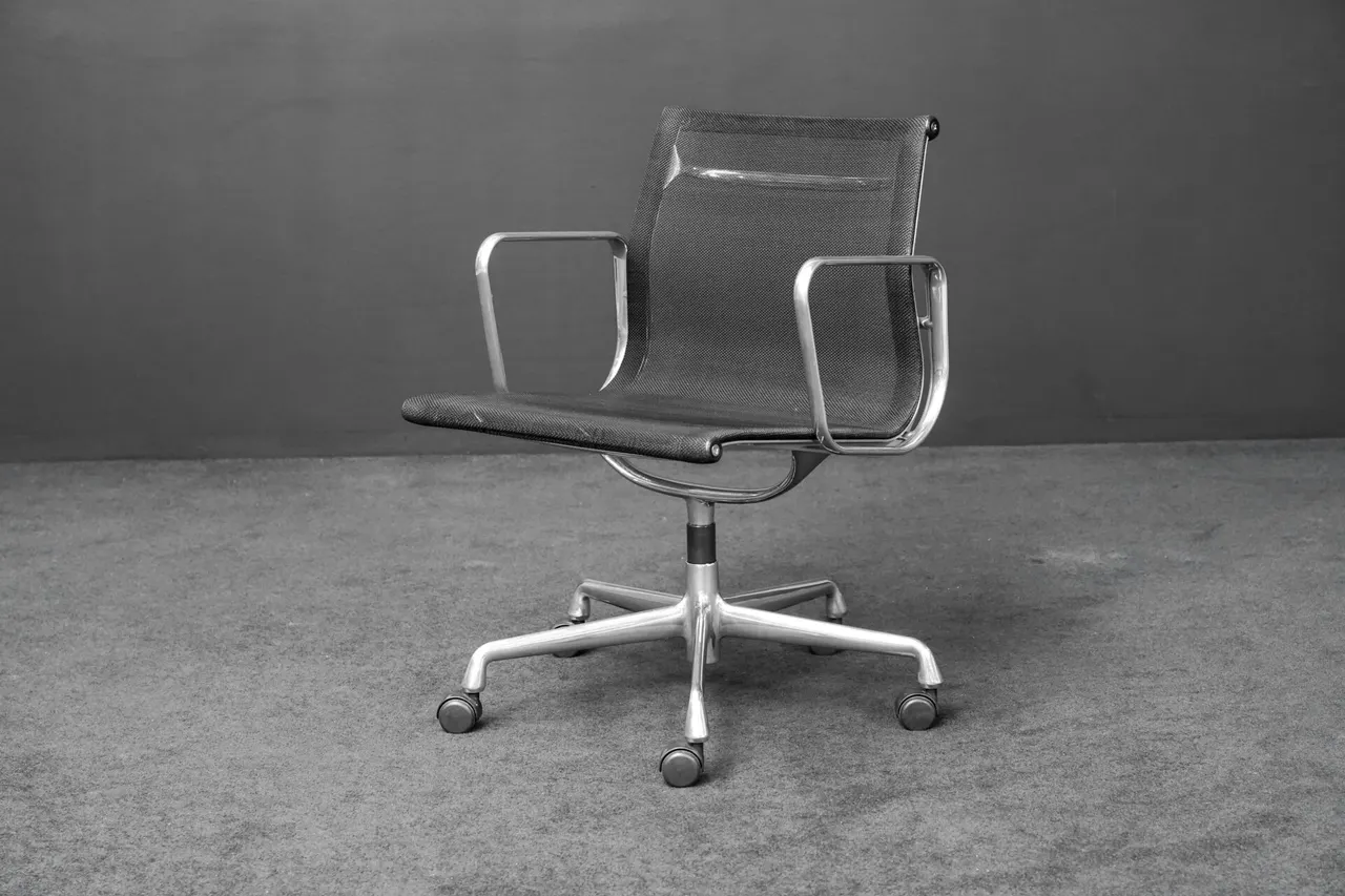 Vitra EA 107 Netz Schwarz — Bild 1