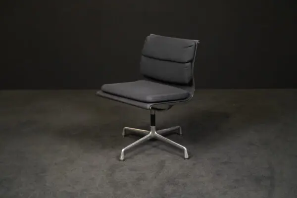 Vitra Drehstuhl ‚EA 205 Soft Pad‘ Stoff Schwarz