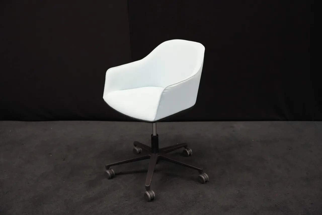 Vitra Softshell Chair  / Hellblau — Bild 1