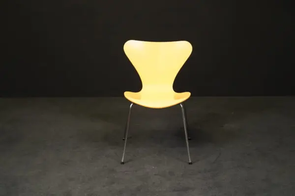 Fritz Hansen Stuhl ‚Serie 7‘ Orange