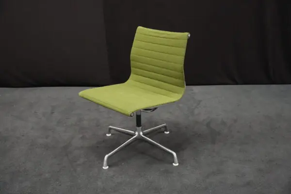Herman Miller für Vitra – EA 101 / grün