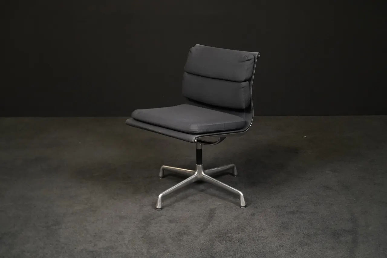 Vitra Drehstuhl ‚EA 205 Soft Pad‘ Stoff Schwarz — Bild 1