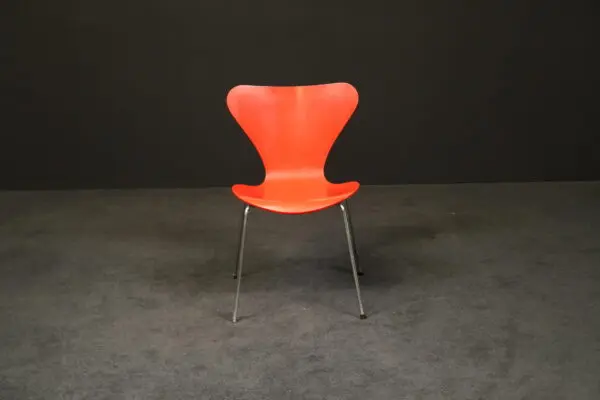 Fritz Hansen Stuhl ‚Serie 7‘ Rot
