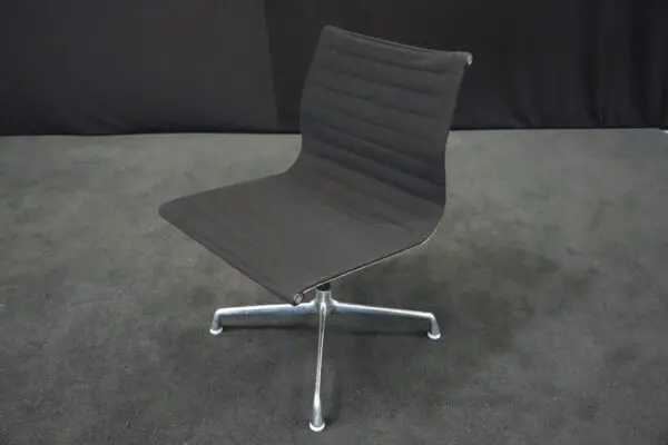 Herman Miller für Vitra | EA 101 / schwarz